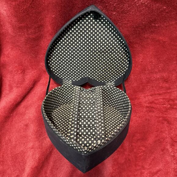 Anna Sui Heart Shaped Jewelry Box Cat Design Embroidered Vintage Style - Picture 4 of 8